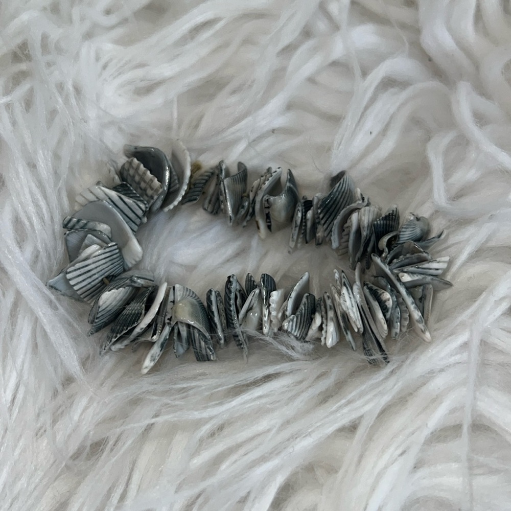 Seashell Bracelet - Picture 1 of 3